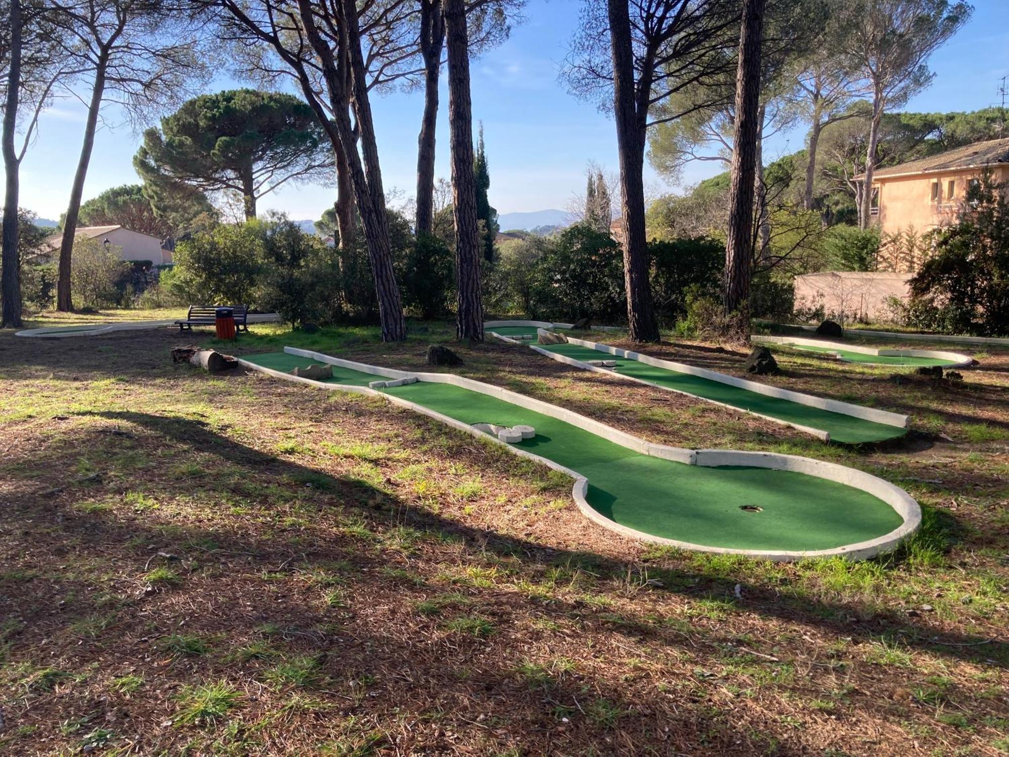 Charmant 2 Pieces Au Coeur Des Golfs De Saint Raphael Εξωτερικό φωτογραφία